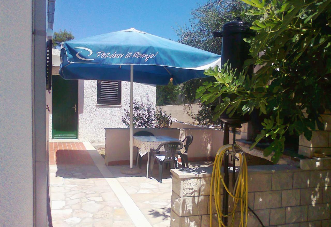 Apartments By The Sea Splitska, Brac - 2923 Postira Exteriör bild