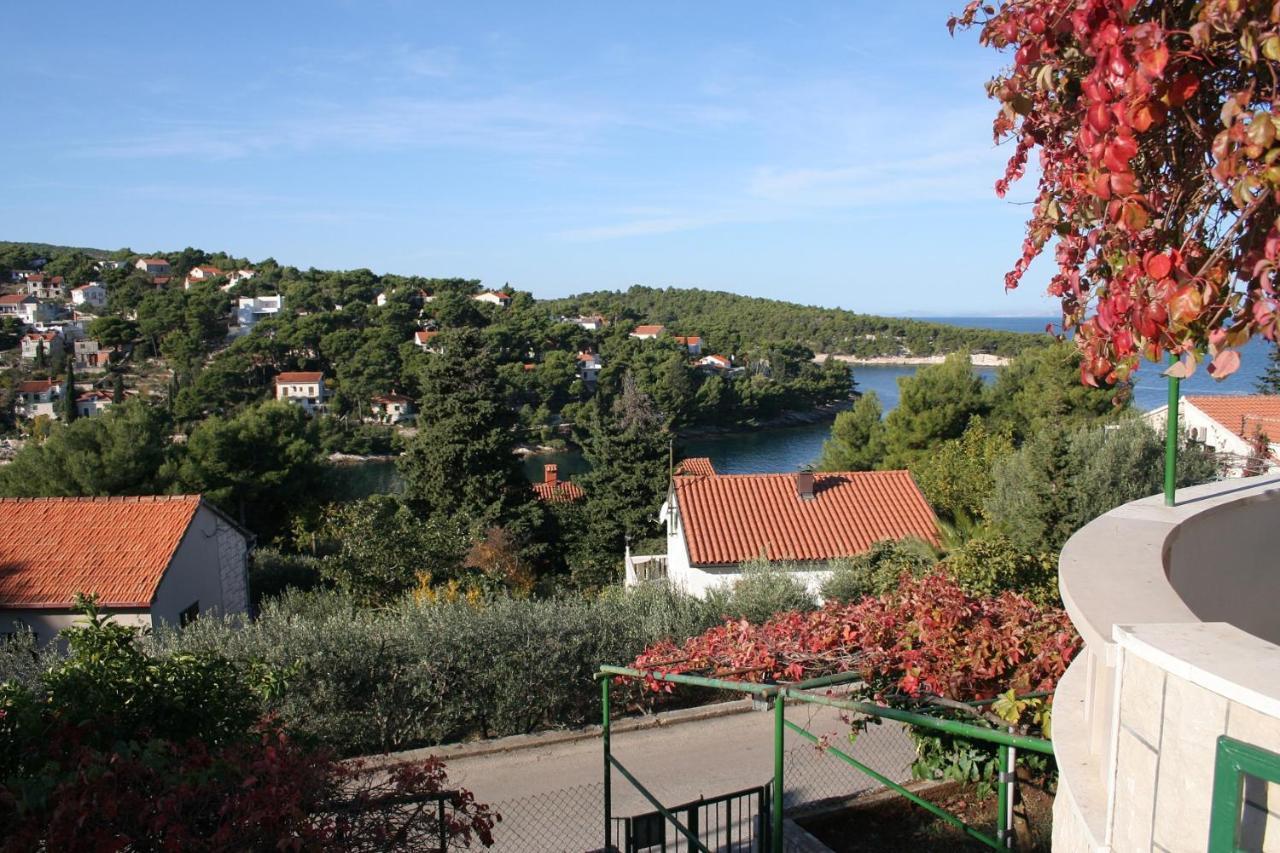 Apartments By The Sea Splitska, Brac - 2923 Postira Exteriör bild